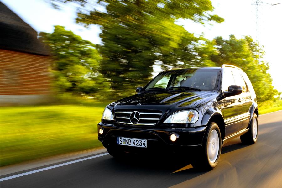  Mercedes-Benz ML55 AMG 2000 года  (EU) (фото 4 из 11)